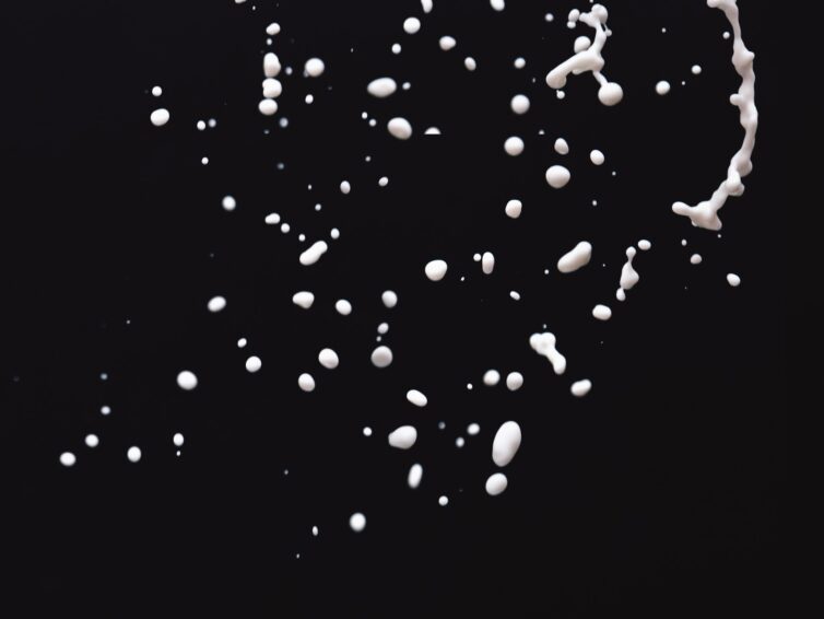 Der hyperboreische Schimmer von Milch